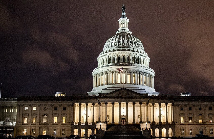 الكونجرس الأمريكي يصوت لكبح ترامب.. هل تمنع واشنطن ضربة محتملة ضد إيران؟